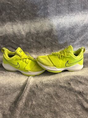Nike PG 1 Volt Size 9.5 Euc